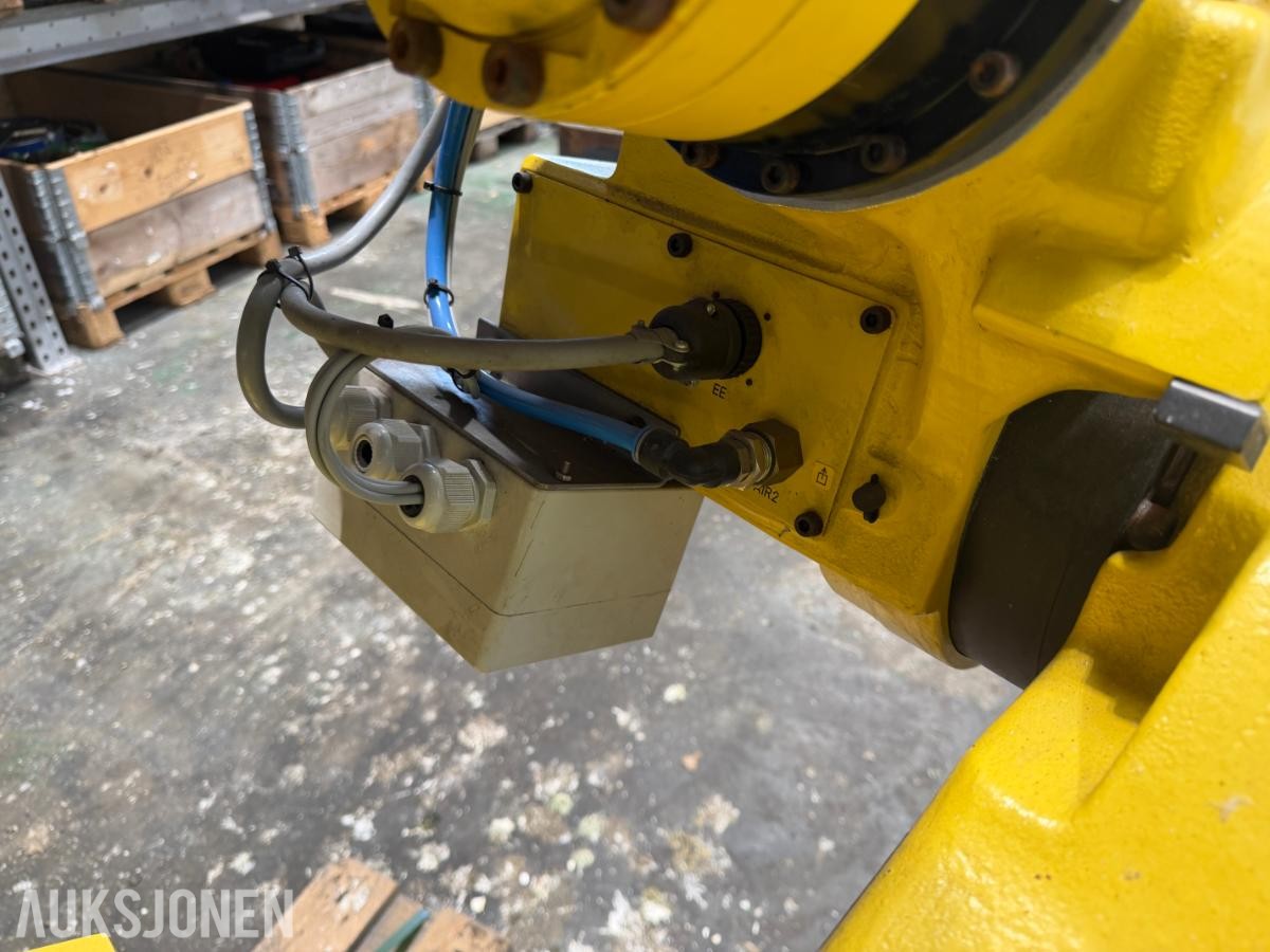 FANUC M-710iC industrirobot med styreskap (R-30iA)