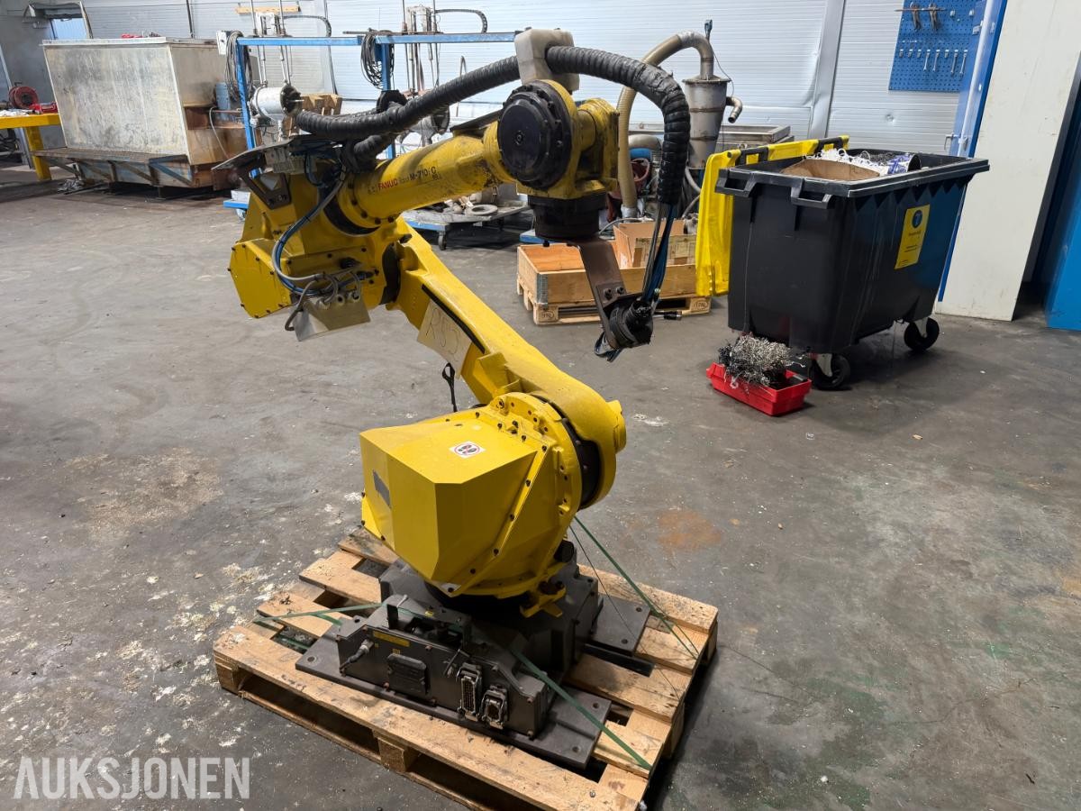 FANUC M-710iC industrirobot med styreskap (R-30iA)