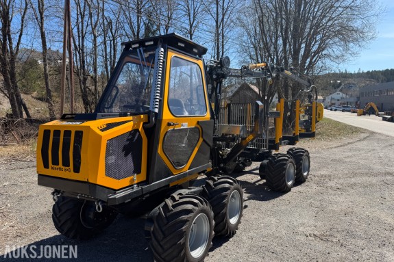 2024 KINETIC K437 8X8 MED COUNTRY 550 MASTER KRAN OG JOBO ST50