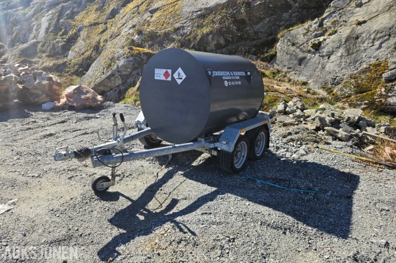 2024 Fuel Proof 1000L Dieseltankvogn - Tandemaksel - PIUSI Panther DC 12V pumpe - Flowmeter 2507L - CE/UKCA-merket.