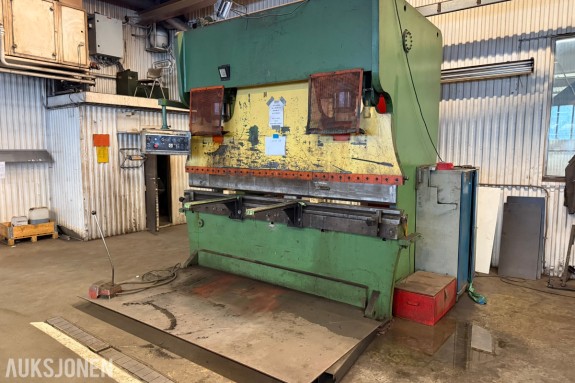 1985 HACO PPH 30 KANTPRESSE / KNEKKE - 30 tonn / 2600 mm – m/ styring