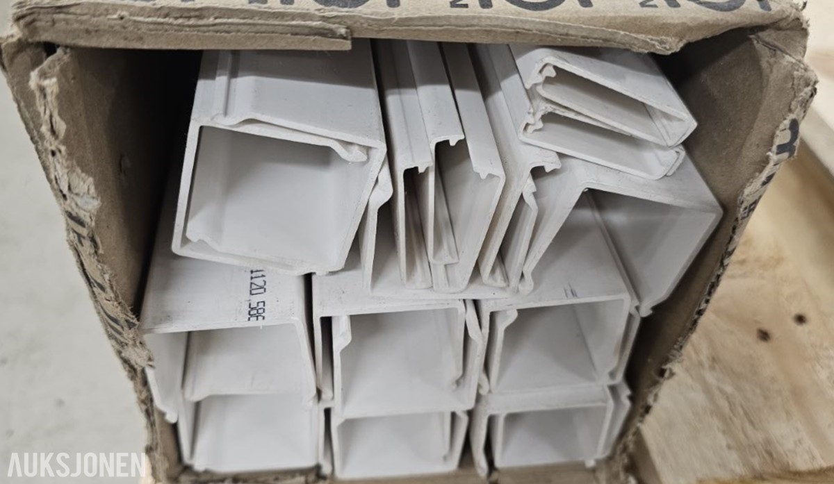Plast og metall kabelkanaler 40x40mm,40x60mm...