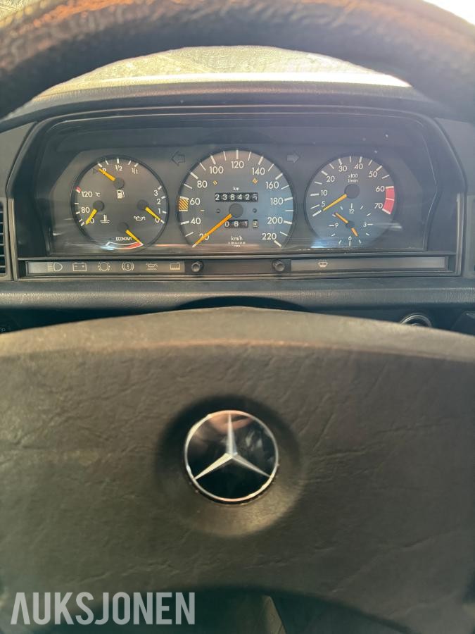 1985 Mercedes-Benz 190E 2.0 automat s+v dekk eu ok til 02.2027