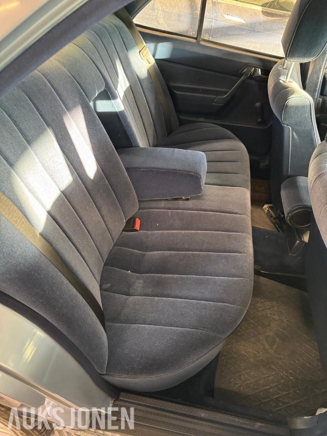 1985 Mercedes-Benz 190E 2.0 automat s+v dekk eu ok til 02.2027