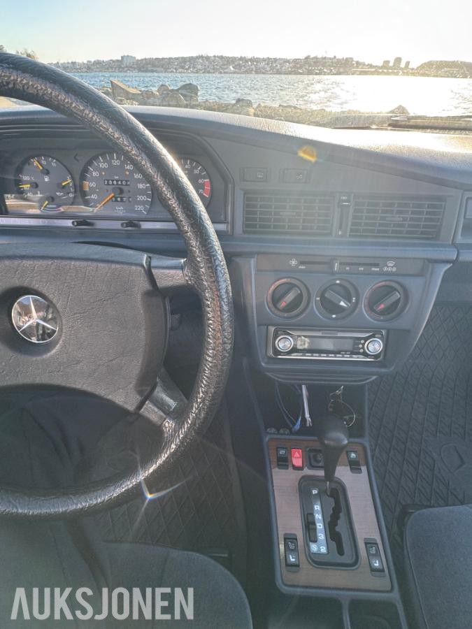 1985 Mercedes-Benz 190E 2.0 automat s+v dekk eu ok til 02.2027