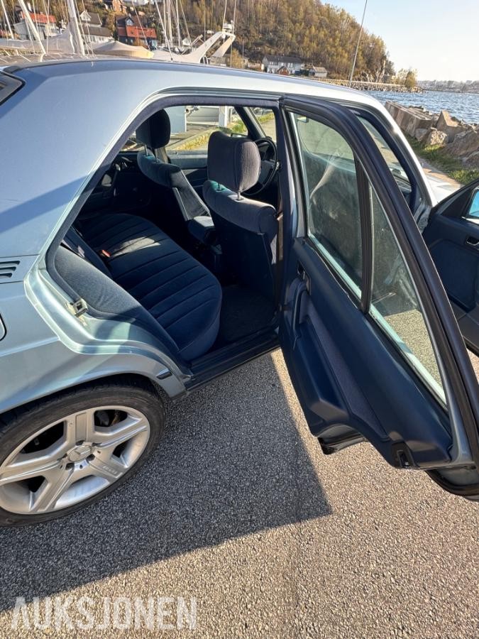 1985 Mercedes-Benz 190E 2.0 automat s+v dekk eu ok til 02.2027