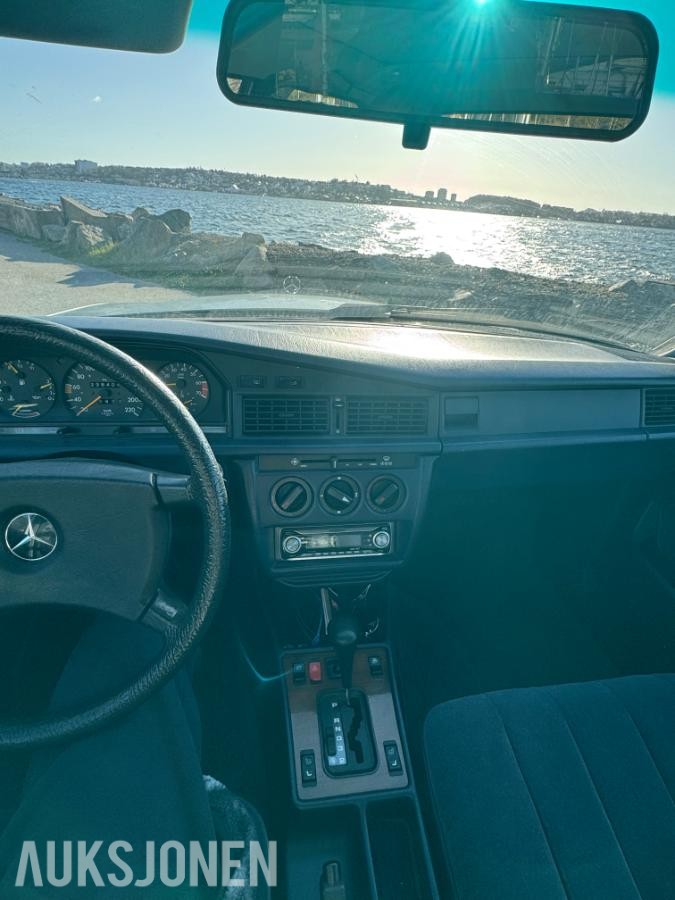 1985 Mercedes-Benz 190E 2.0 automat s+v dekk eu ok til 02.2027