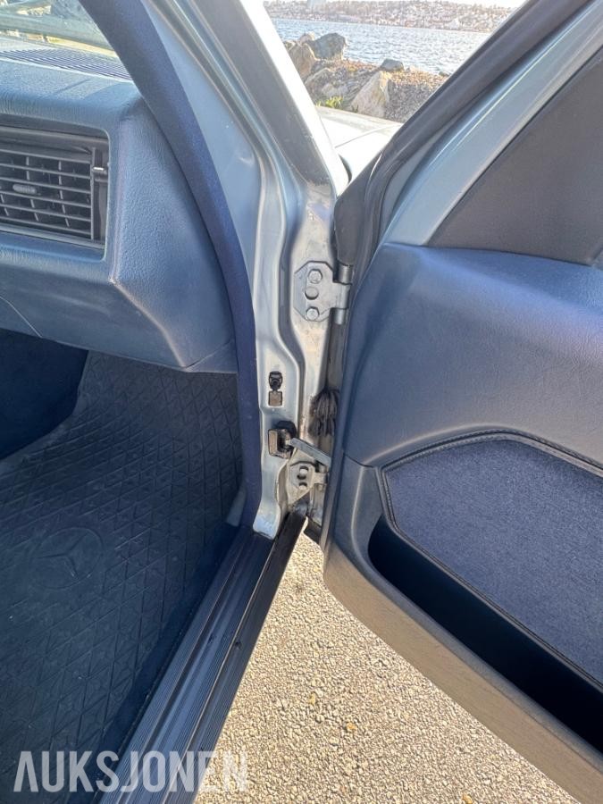 1985 Mercedes-Benz 190E 2.0 automat s+v dekk eu ok til 02.2027