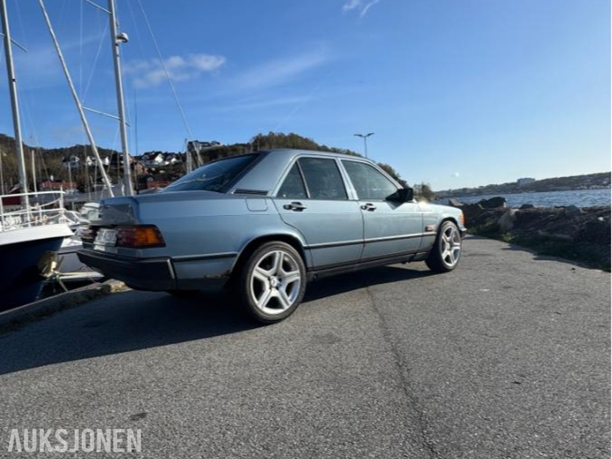 1985 Mercedes-Benz 190E 2.0 automat s+v dekk eu ok til 02.2027