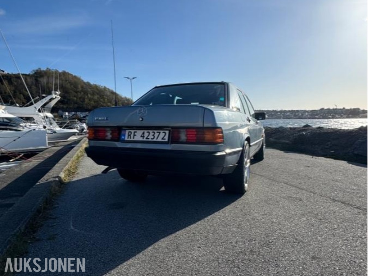 1985 Mercedes-Benz 190E 2.0 automat s+v dekk eu ok til 02.2027