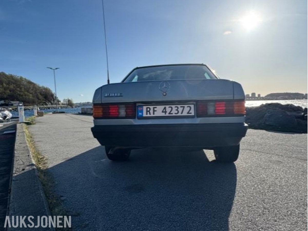 1985 Mercedes-Benz 190E 2.0 automat s+v dekk eu ok til 02.2027