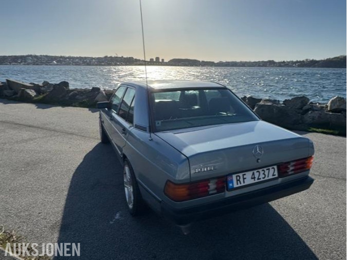 1985 Mercedes-Benz 190E 2.0 automat s+v dekk eu ok til 02.2027