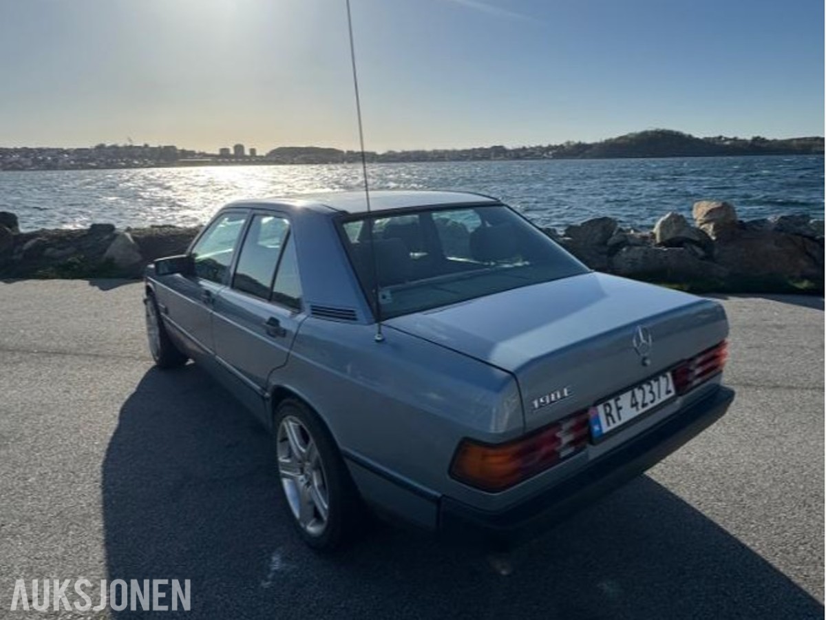 1985 Mercedes-Benz 190E 2.0 automat s+v dekk eu ok til 02.2027