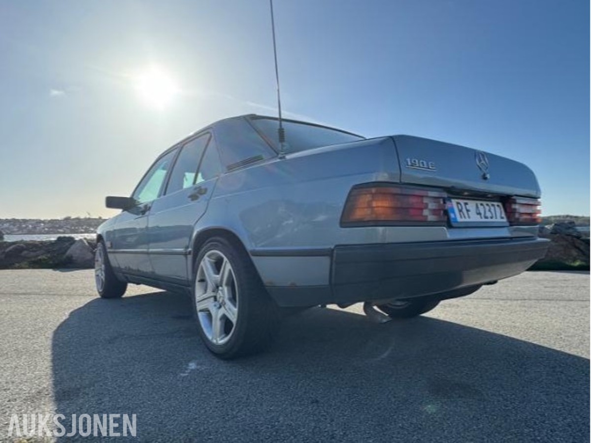 1985 Mercedes-Benz 190E 2.0 automat s+v dekk eu ok til 02.2027
