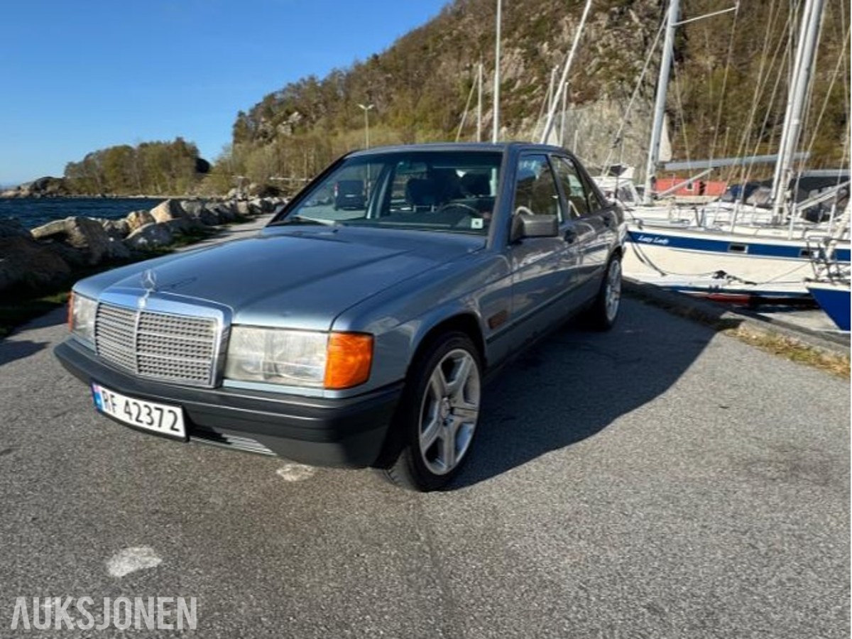 1985 Mercedes-Benz 190E 2.0 automat s+v dekk eu ok til 02.2027