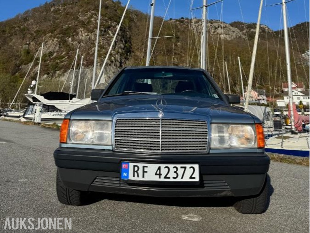 1985 Mercedes-Benz 190E 2.0 automat s+v dekk eu ok til 02.2027