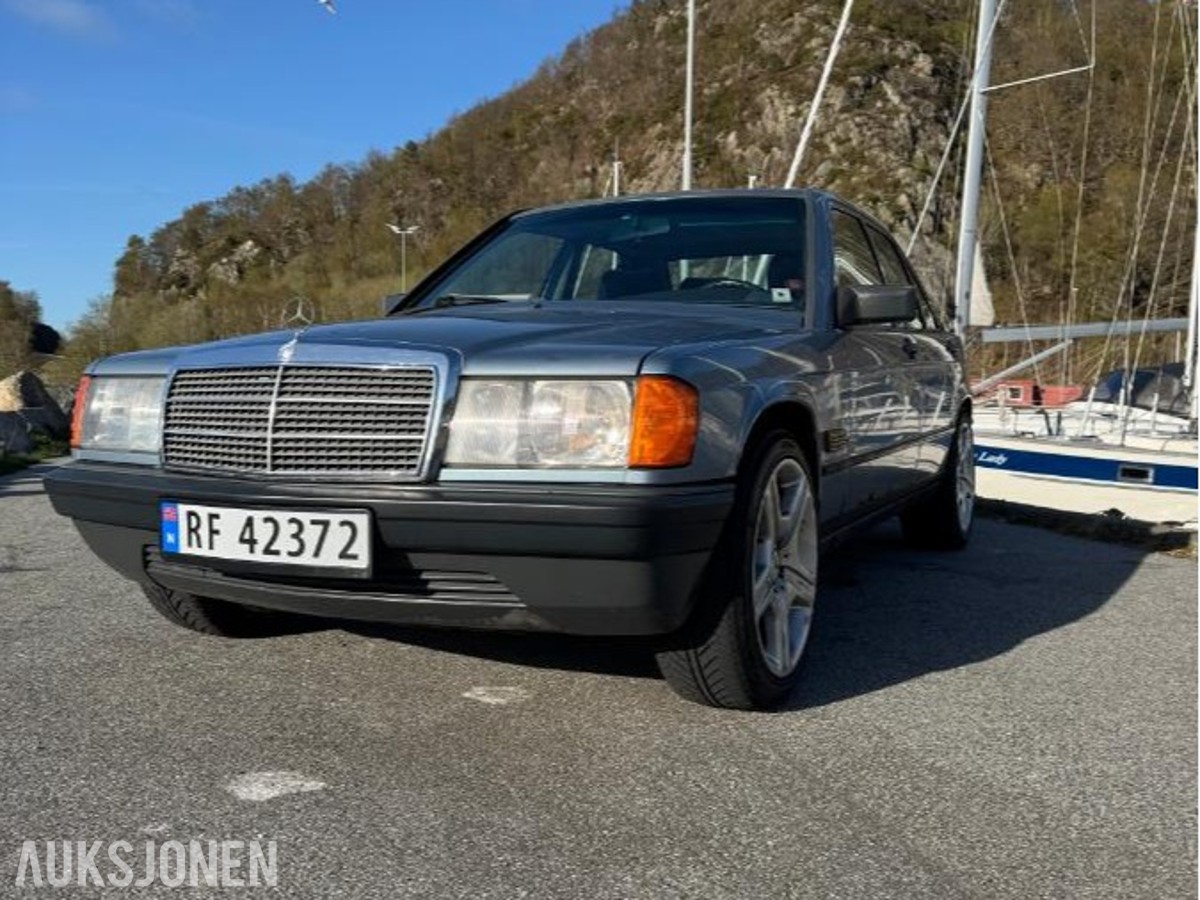 1985 Mercedes-Benz 190E 2.0 automat s+v dekk eu ok til 02.2027
