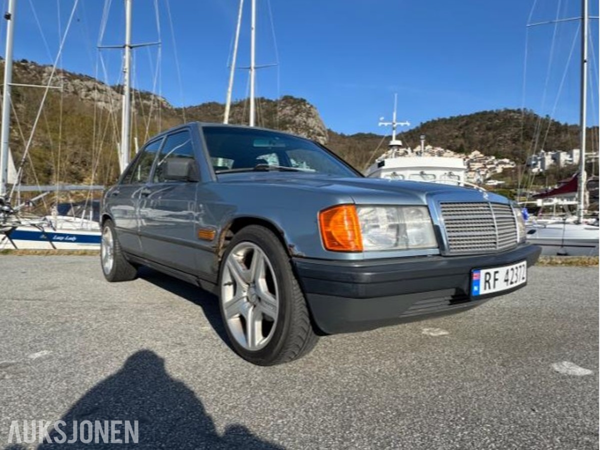 1985 Mercedes-Benz 190E 2.0 automat s+v dekk eu ok til 02.2027