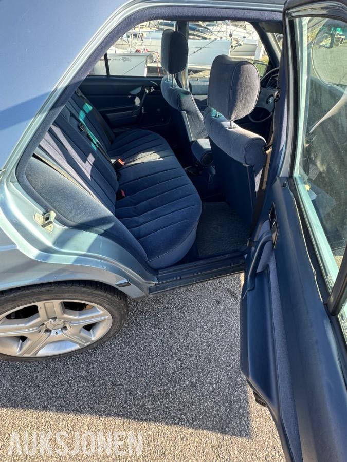 1985 Mercedes-Benz 190E 2.0 automat s+v dekk eu ok til 02.2027