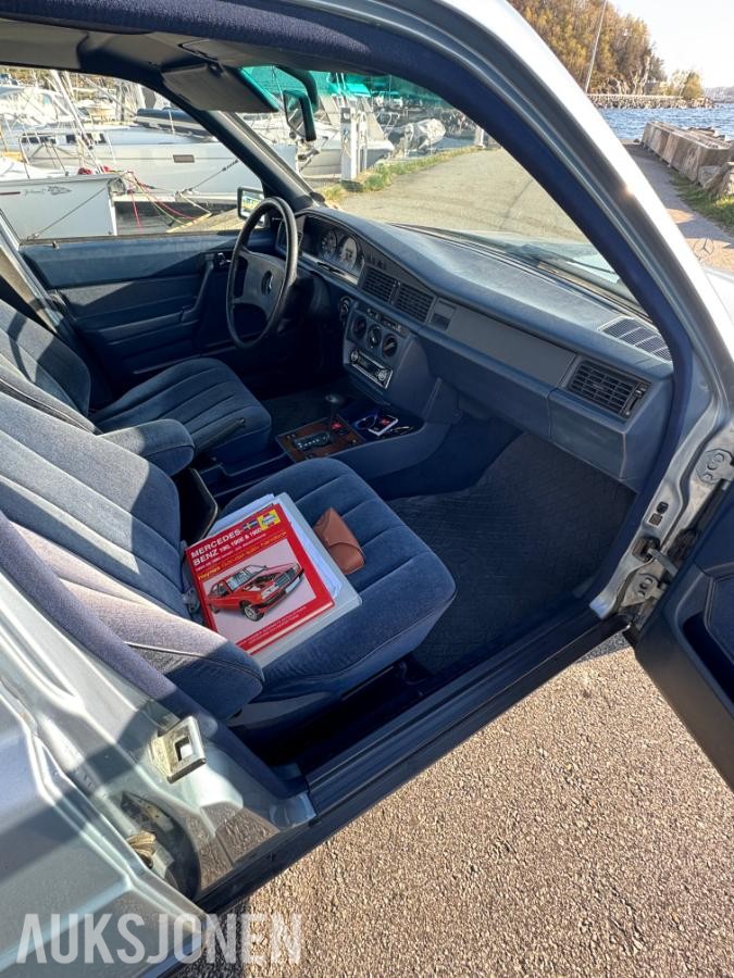 1985 Mercedes-Benz 190E 2.0 automat s+v dekk eu ok til 02.2027