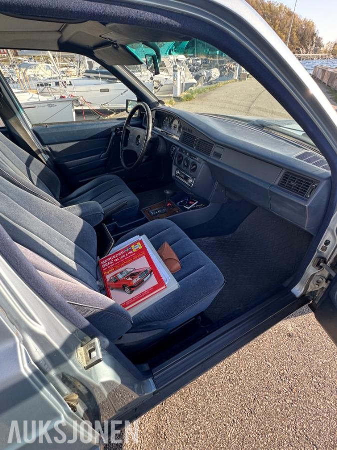 1985 Mercedes-Benz 190E 2.0 automat s+v dekk eu ok til 02.2027