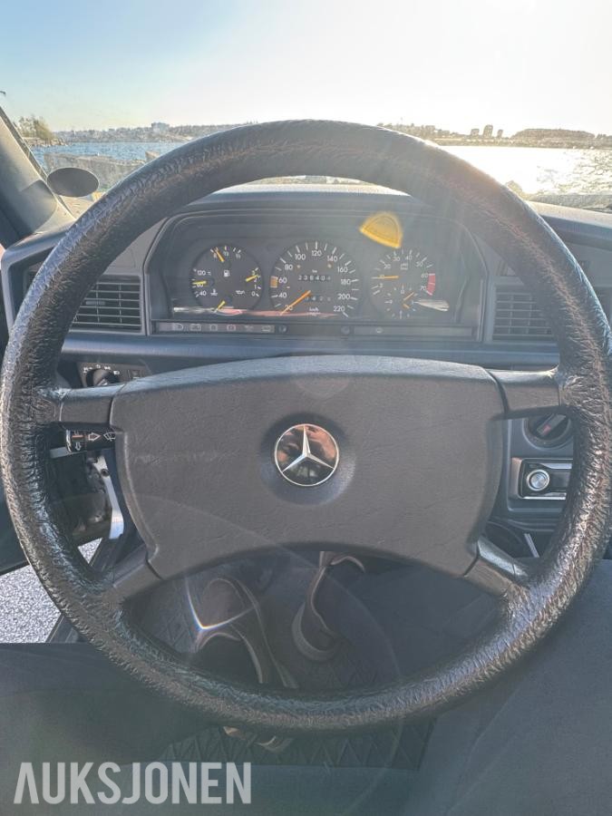 1985 Mercedes-Benz 190E 2.0 automat s+v dekk eu ok til 02.2027