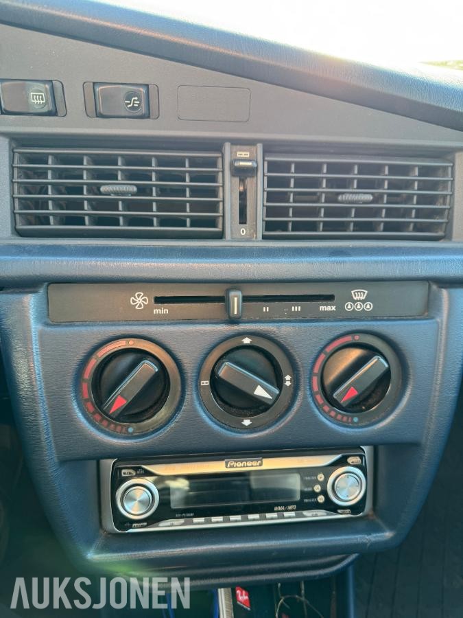 1985 Mercedes-Benz 190E 2.0 automat s+v dekk eu ok til 02.2027