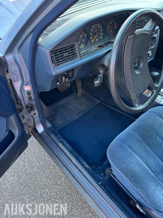 1985 Mercedes-Benz 190E 2.0 automat s+v dekk eu ok til 02.2027