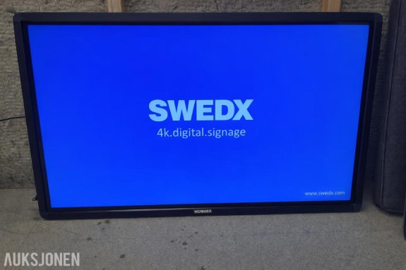 SWEDX 43'' 4K touchskjerm med Multibrackets M Display Stand 180 Single Gulvstativ.