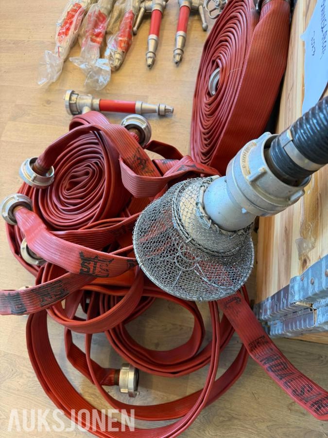 Brannpumpe + 17 brannslanger + strålerør og ventiler (AWG/DIN)
