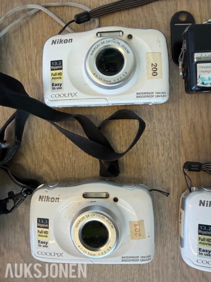 Kassasystem, PC'er, nettverksutstyr, 22 kameraer, speilrefleks, smarttelefoner, med mer