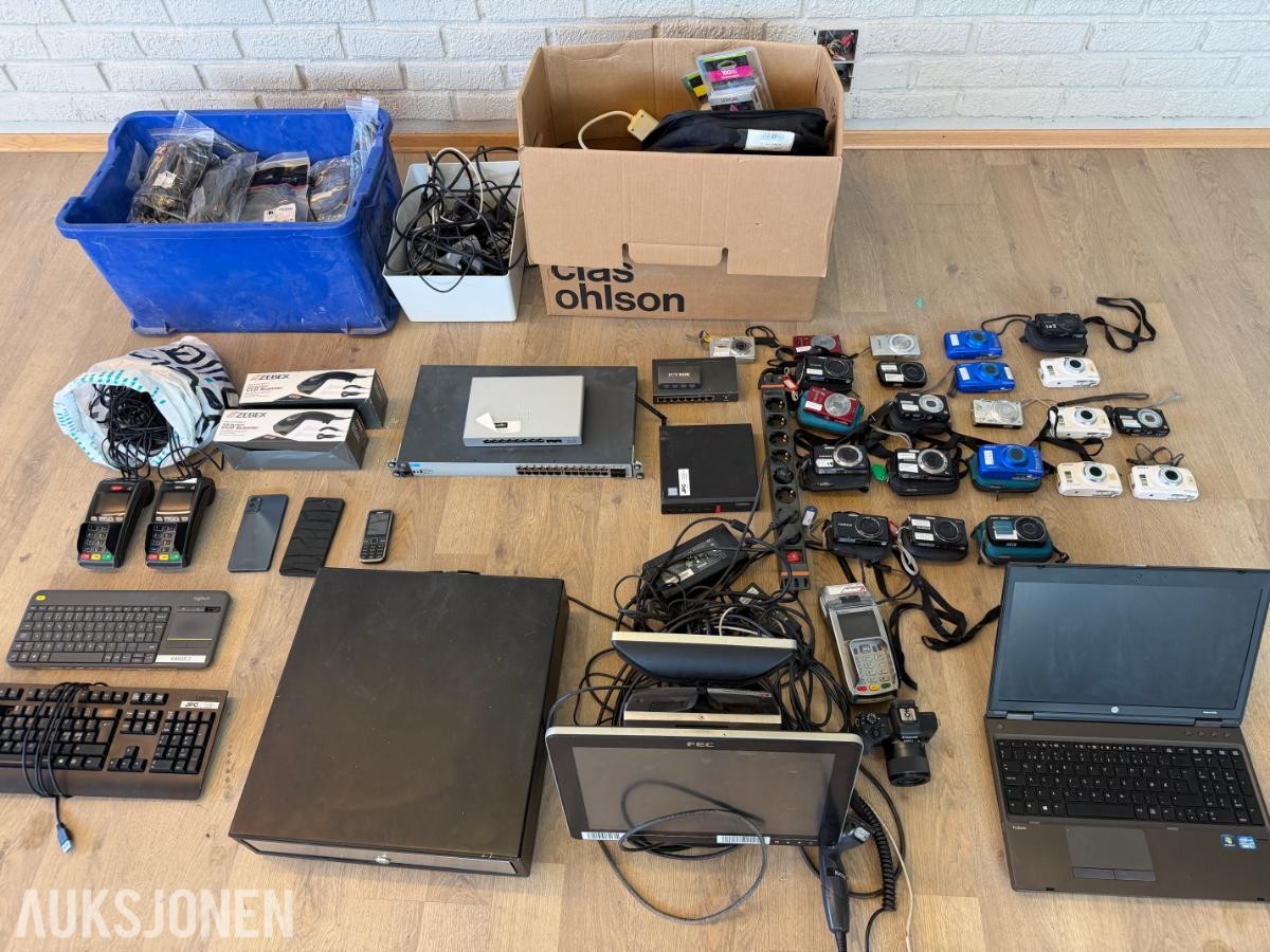 Kassasystem, PC'er, nettverksutstyr, 22 kameraer, speilrefleks, smarttelefoner, med mer