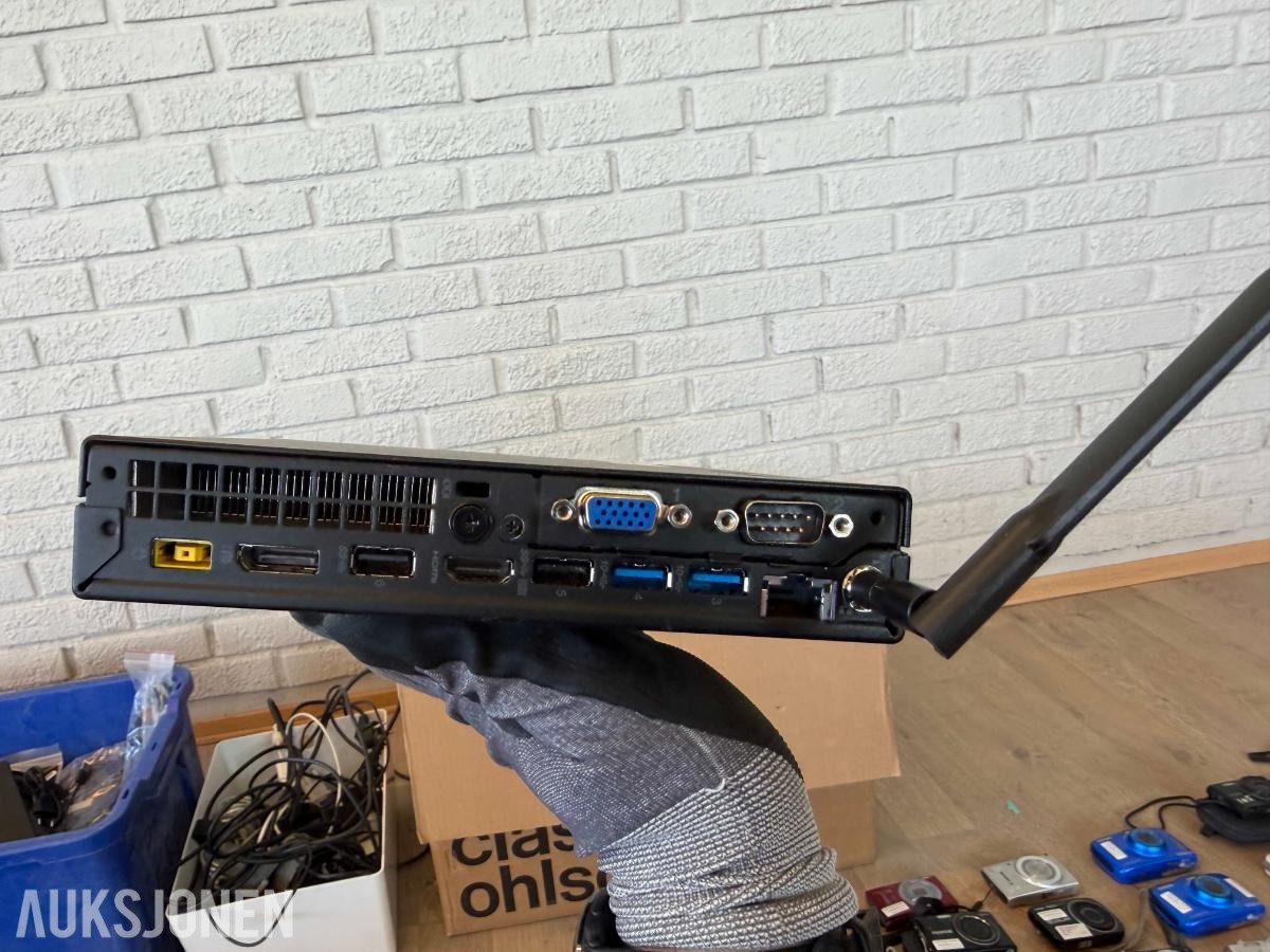 Kassasystem, PC'er, nettverksutstyr, 22 kameraer, speilrefleks, smarttelefoner, med mer