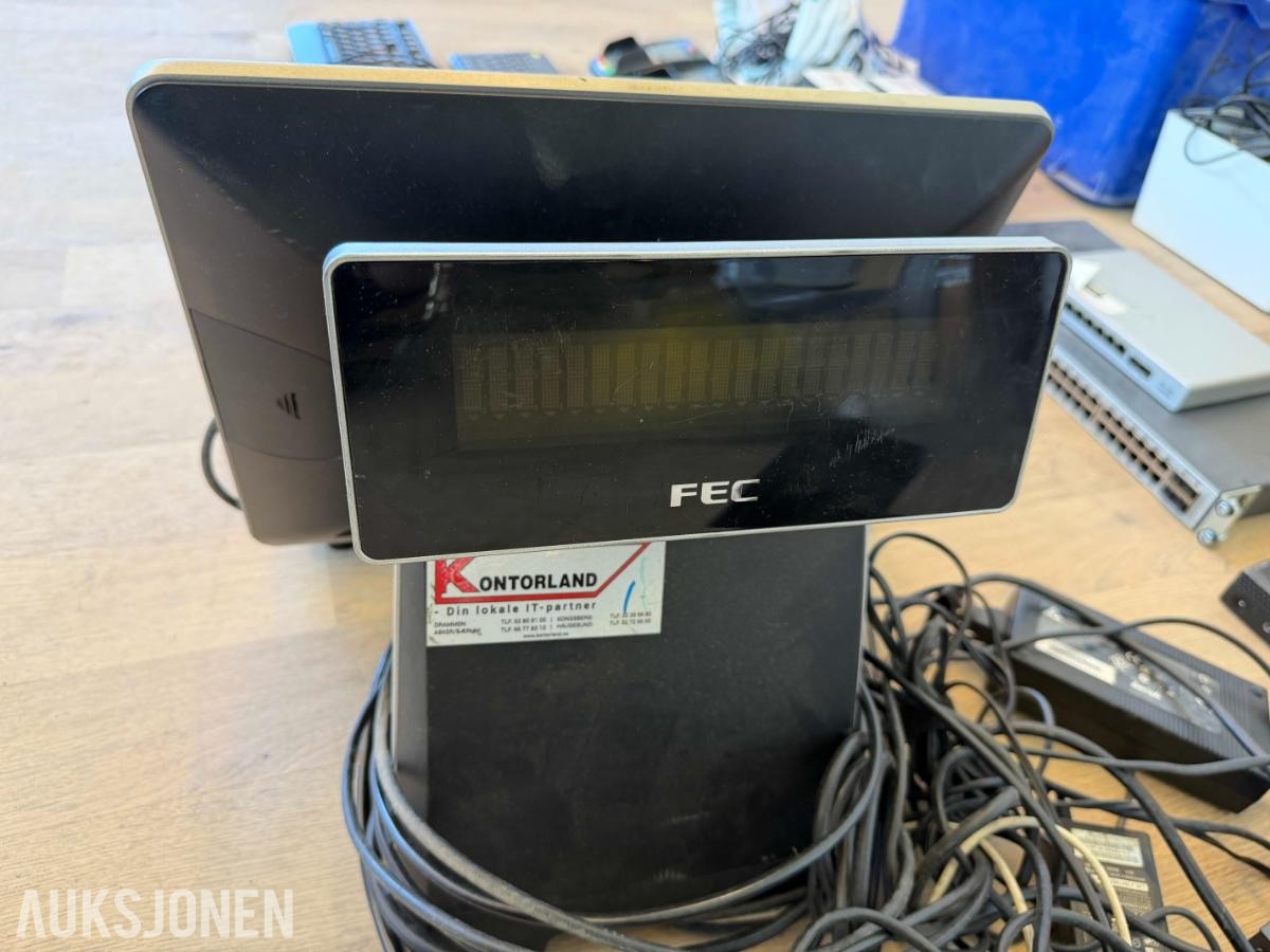 Kassasystem, PC'er, nettverksutstyr, 22 kameraer, speilrefleks, smarttelefoner, med mer