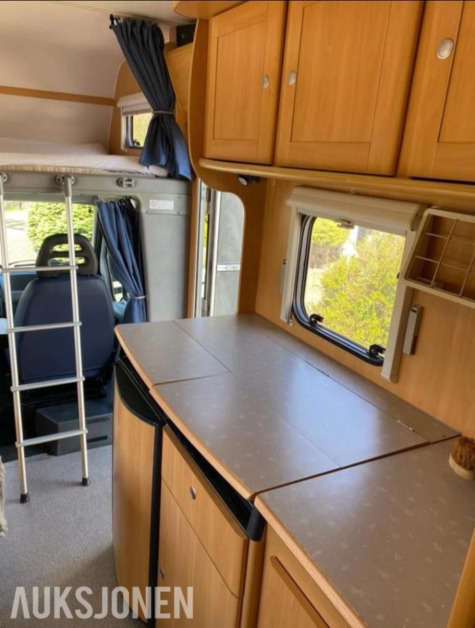 2002 Dethleffs Campingbil 6 sitteplasser 6 soveplasser støtteben