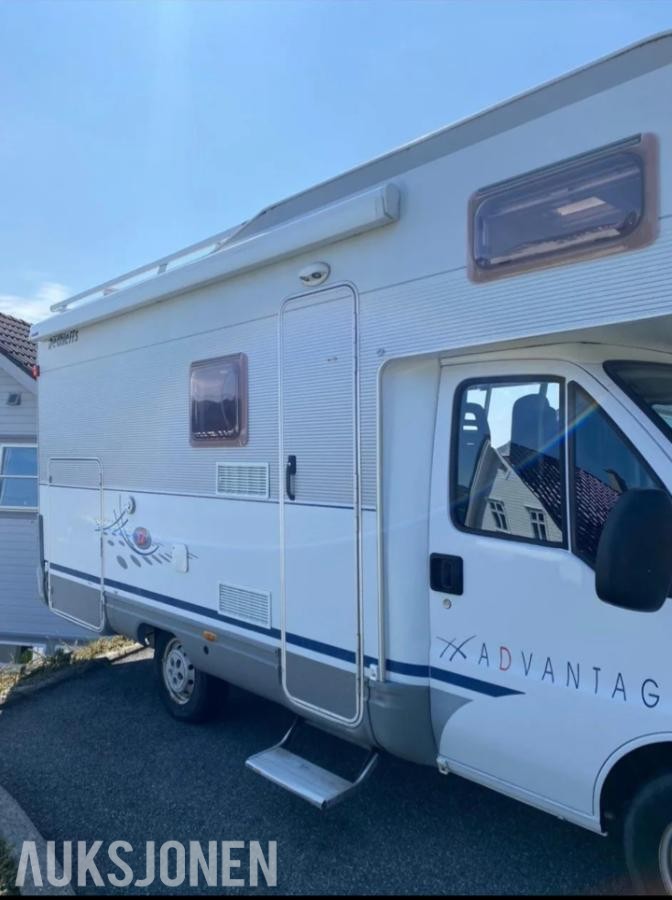 2002 Dethleffs Campingbil 6 sitteplasser 6 soveplasser støtteben
