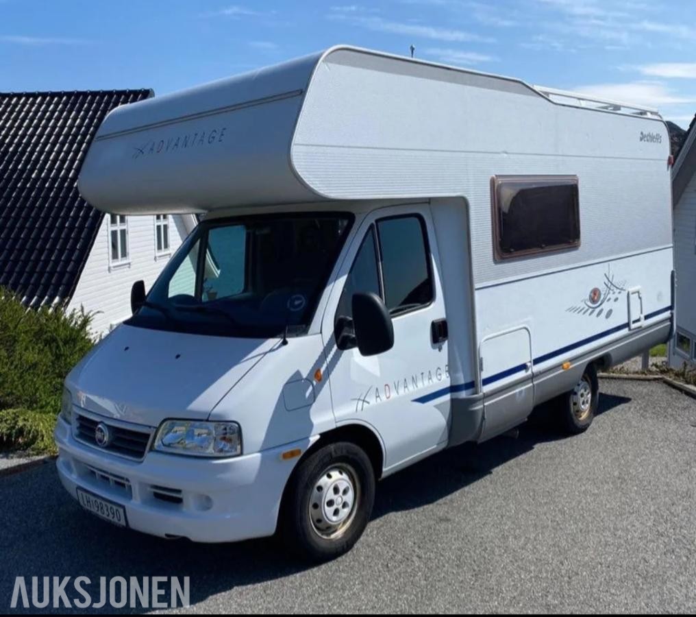 2002 Dethleffs Campingbil 6 sitteplasser 6 soveplasser støtteben
