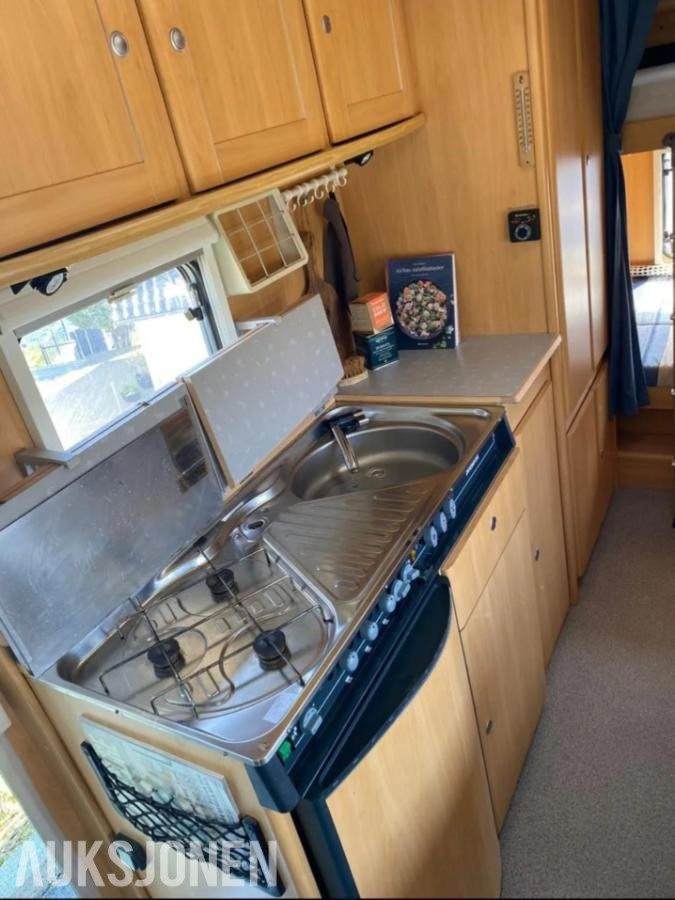 2002 Dethleffs Campingbil 6 sitteplasser 6 soveplasser støtteben