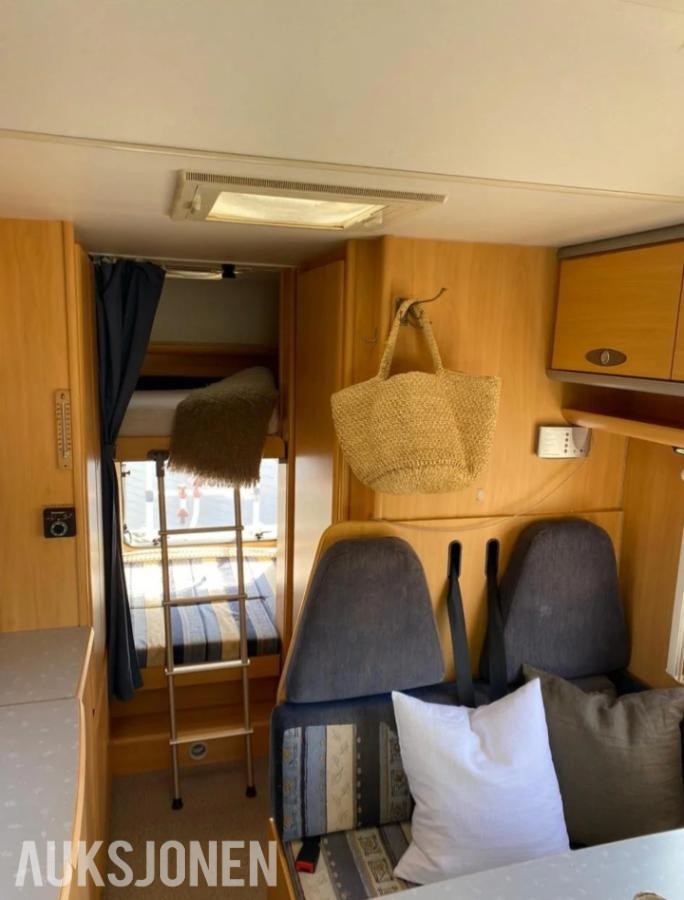 2002 Dethleffs Campingbil 6 sitteplasser 6 soveplasser støtteben