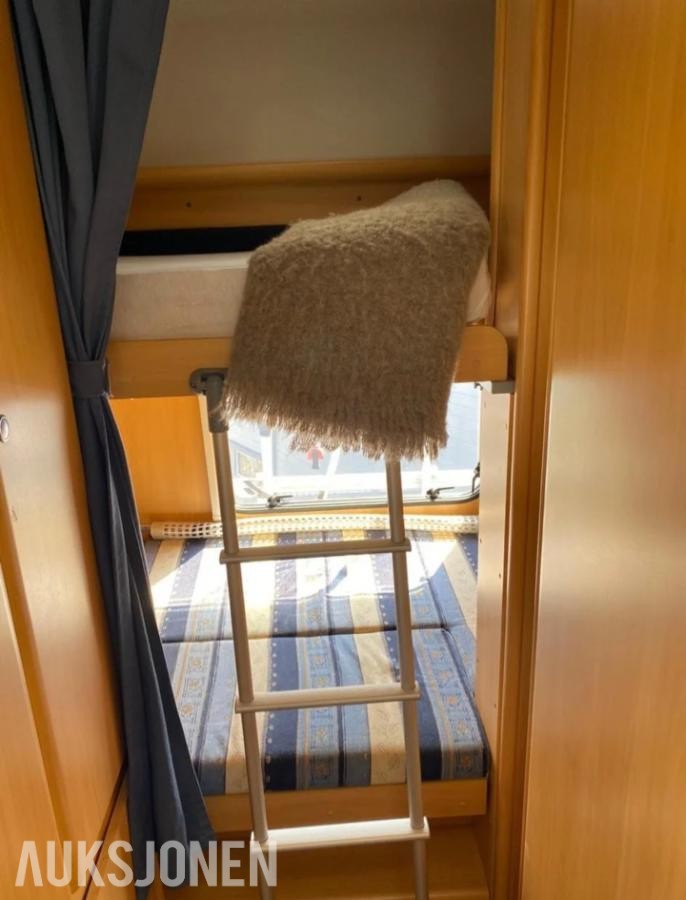 2002 Dethleffs Campingbil 6 sitteplasser 6 soveplasser støtteben