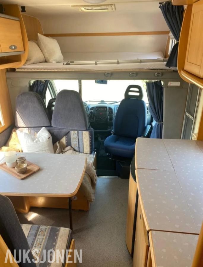2002 Dethleffs Campingbil 6 sitteplasser 6 soveplasser støtteben