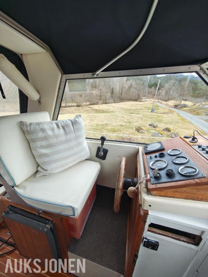 1983 Nimbus 800 Turbo båt med volvo penta 130hk