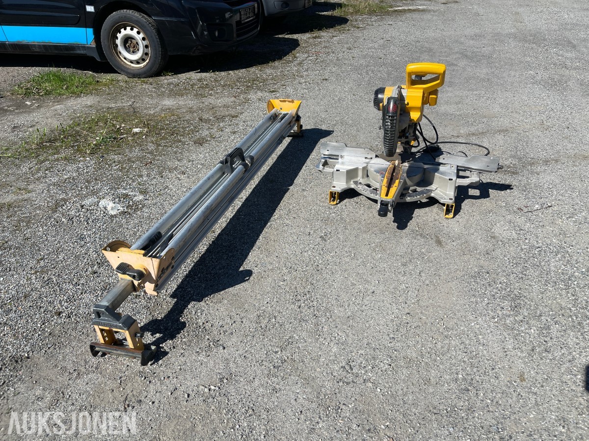 DeWalt kapp- og gjærsag med stativ