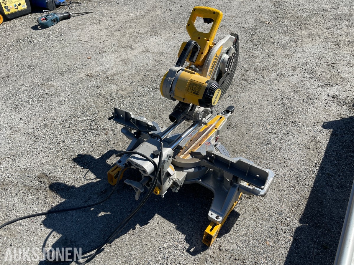 DeWalt kapp- og gjærsag med stativ