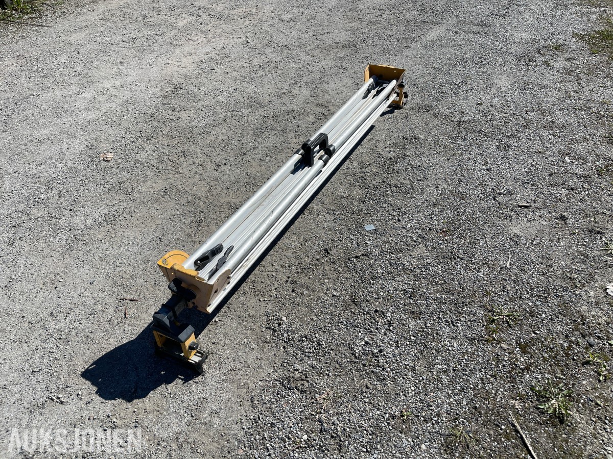 DeWalt kapp- og gjærsag med stativ