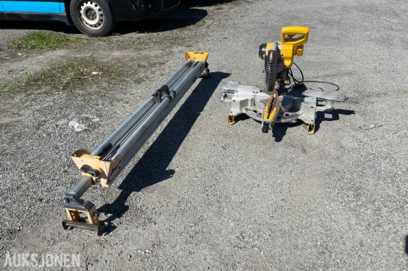 DeWalt kapp- og gjærsag med stativ