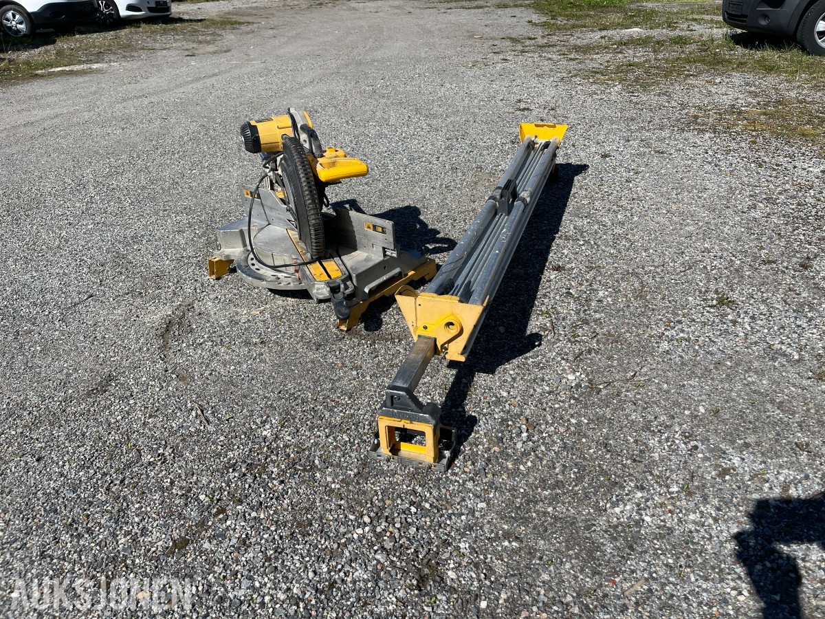 DeWalt kapp- og gjærsag DWS780 med langt stativ