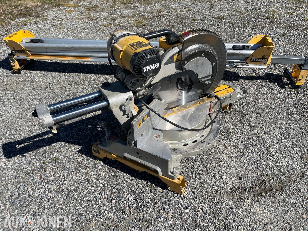 DeWalt kapp- og gjærsag DWS780 med langt stativ