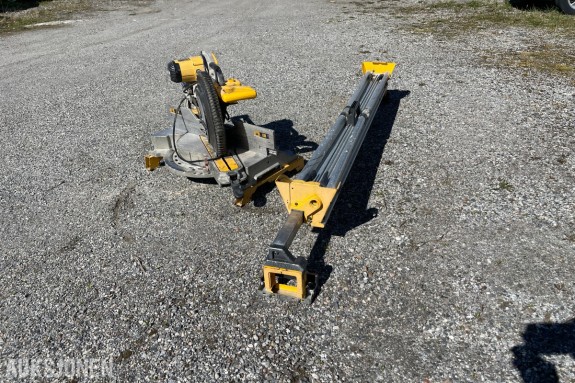 DeWalt kapp- og gjærsag DWS780 med langt stativ
