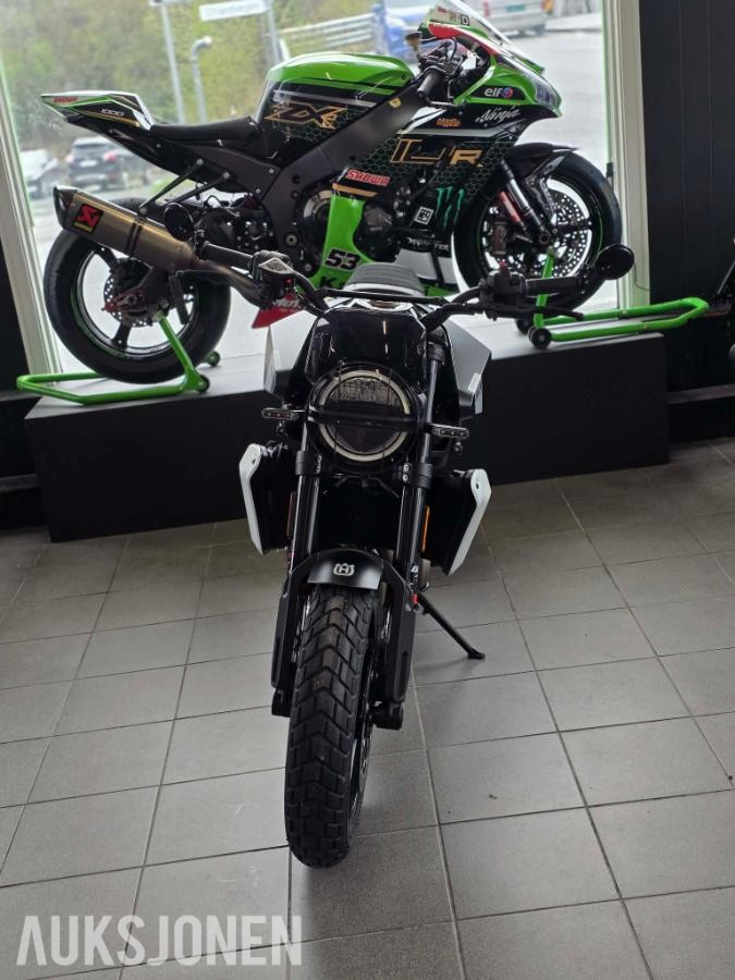 2025 Husqvarna Svartpilen 801